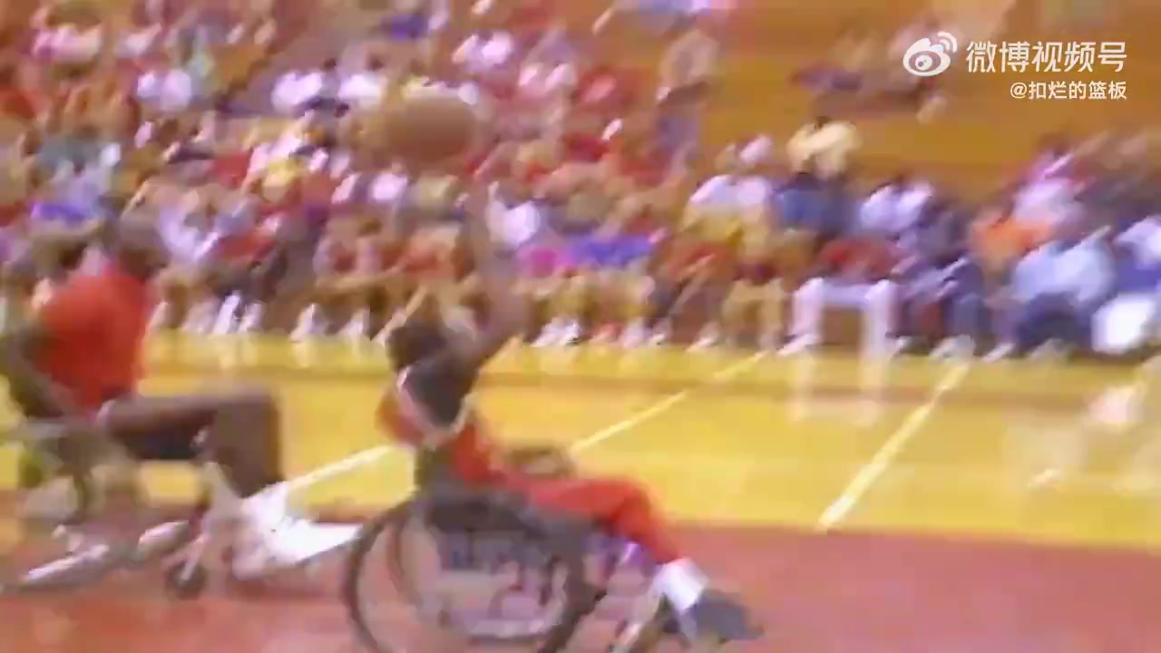 他用轮椅篮球向乔丹发起挑战，并让乔丹心服口服！
