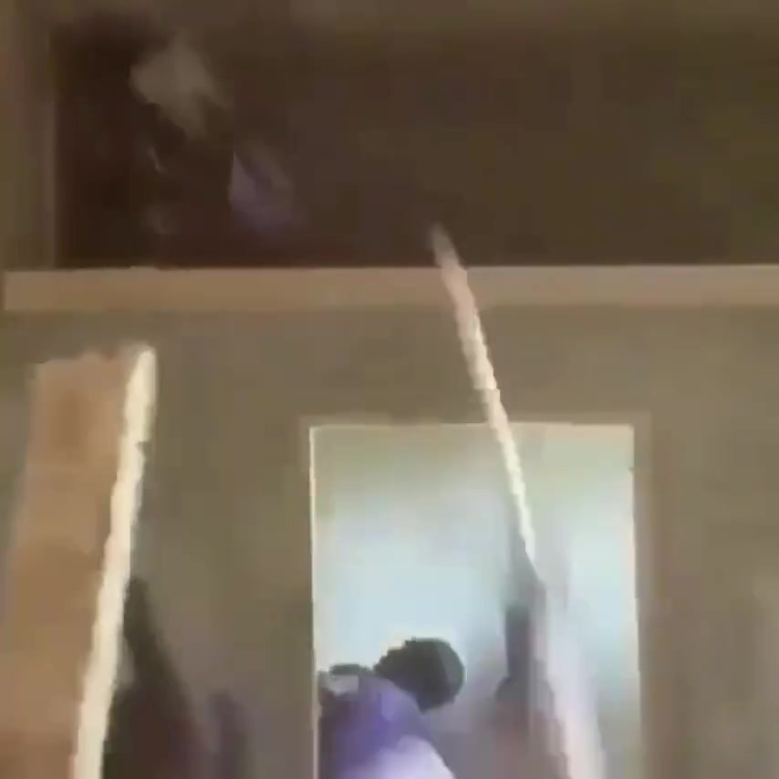 恶搞赛后回到更衣室的卢卡库????