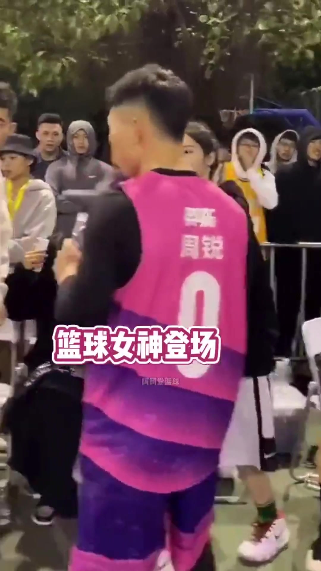 反正我看迷糊了！????她是国内第一篮球女神？吧友们认同吗？