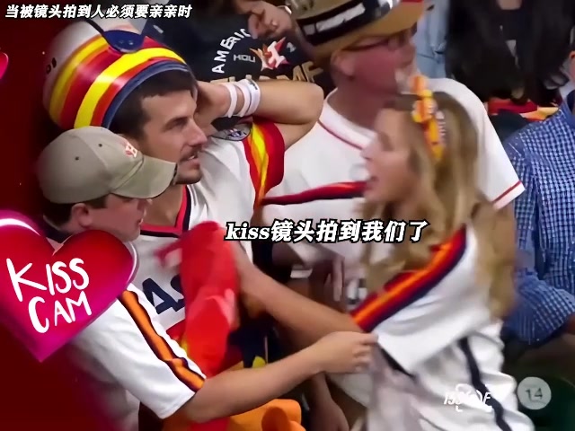 镜头拍到情侣必须要亲亲时 美女异常主动????
