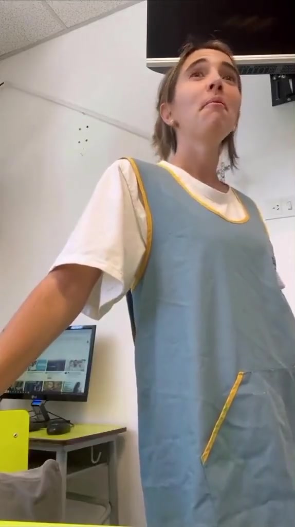 女教师让学生闭嘴方法：一直说话的人更喜欢姆巴佩而不是梅西????