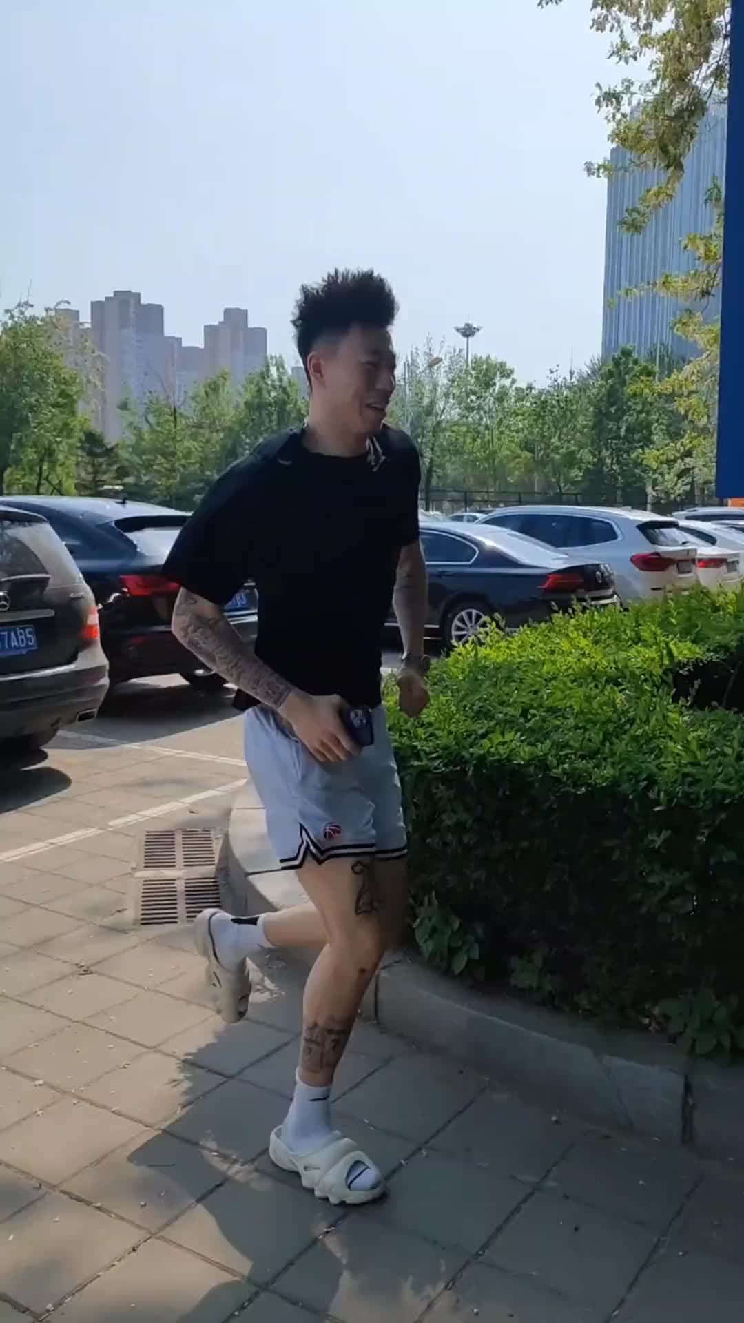 张镇麟在进馆之前就开始了变向突破训练了