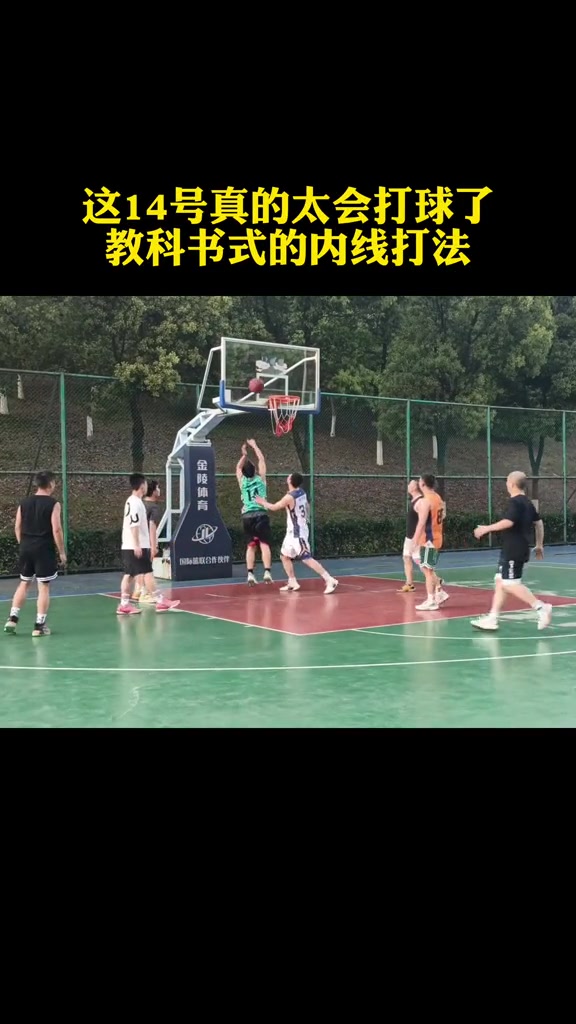 野球场这14号绝对是科班出身 太会打球了！当队友真香