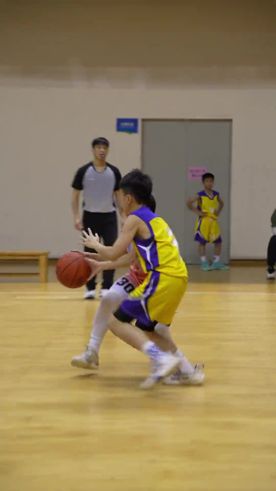 当小学生开始吐舌头 成年人背打都不一定能稳赢！