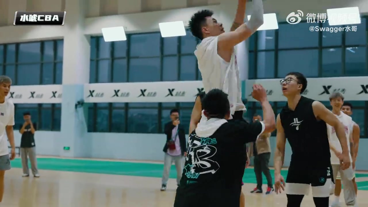 疯狂爆扣不在一个级别！张镇麟民间打野球集锦完整版