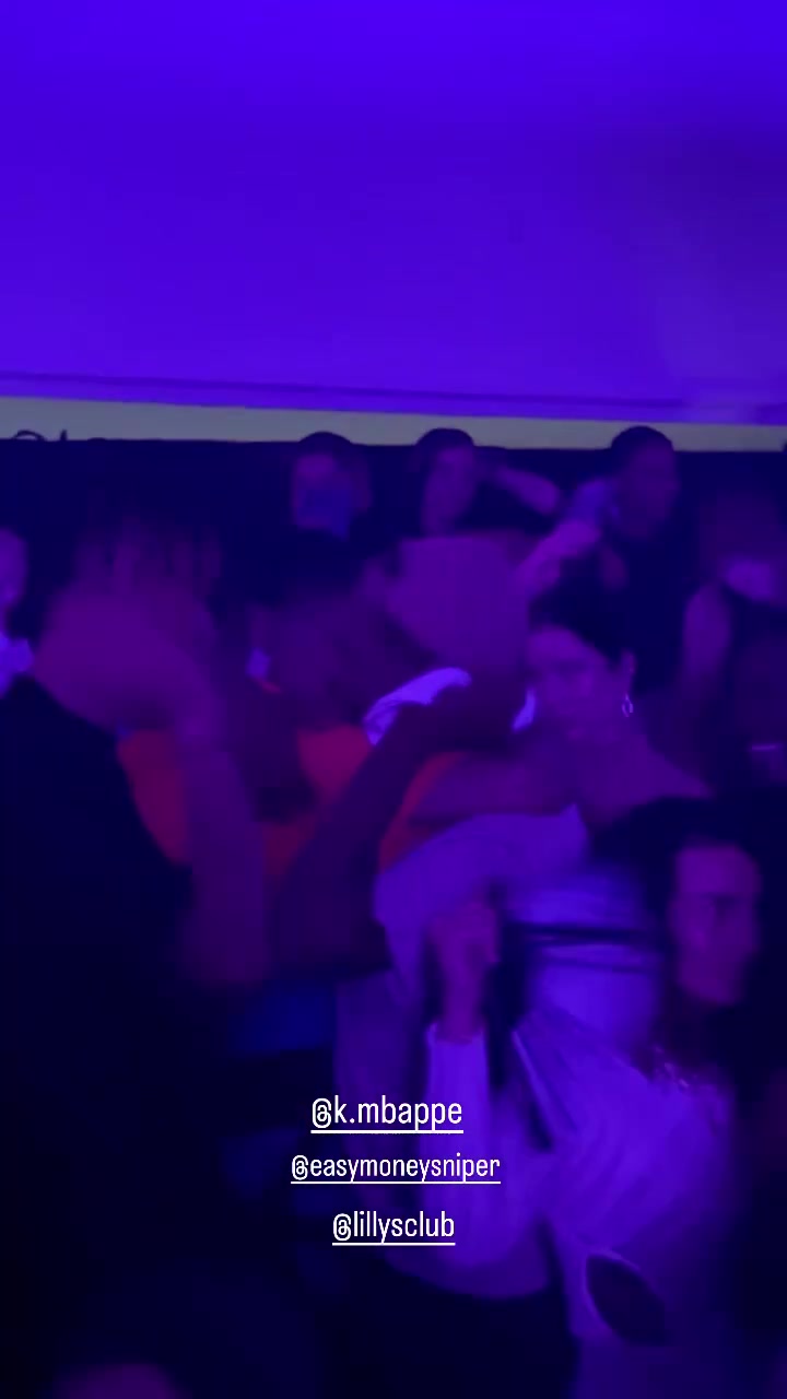 杜兰特和姆巴佩一起观看演唱会！身边无一美女相伴????