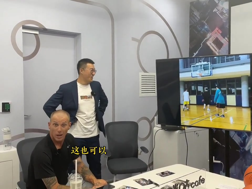 白巧克力看周杰伦打球 惊讶得难以置信????