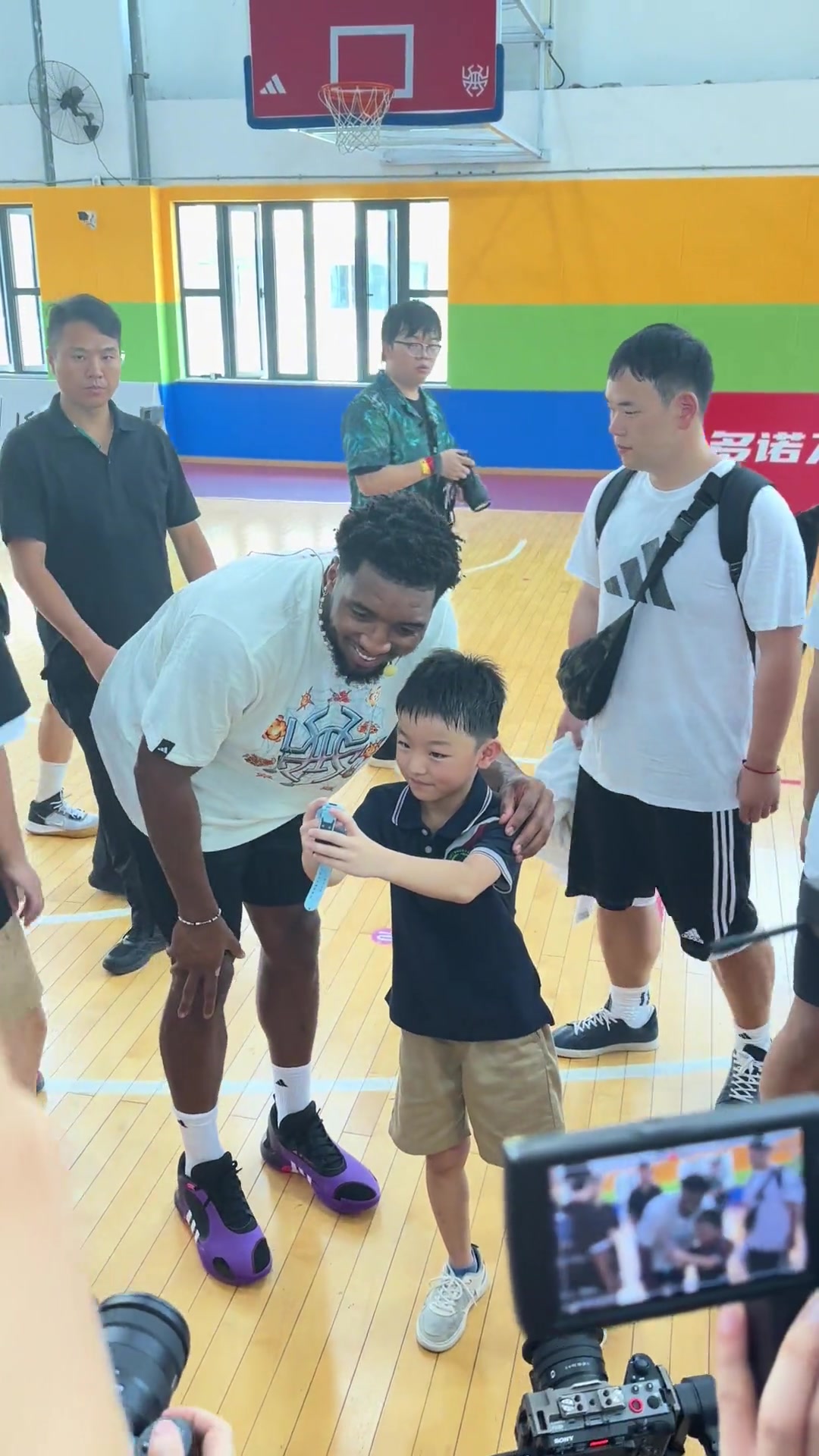 米切尔中国行学习使用小天才手表????
