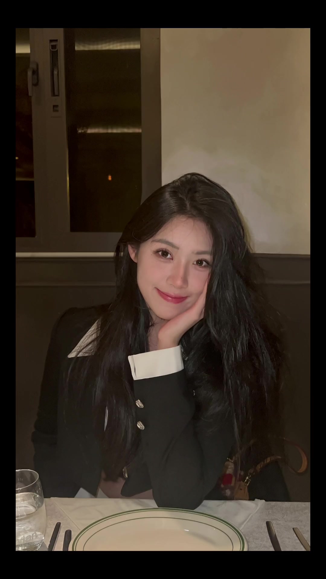 卓识晒与妈妈合照：妈咪七夕快乐????????????