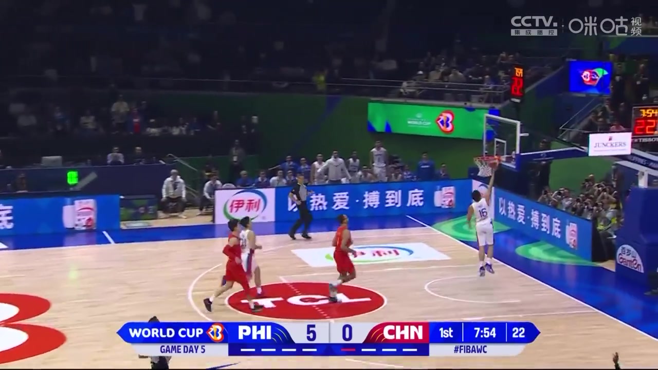 开场不够专注啊！张镇麟转身被断球，菲律宾开场7-0打停中国男篮