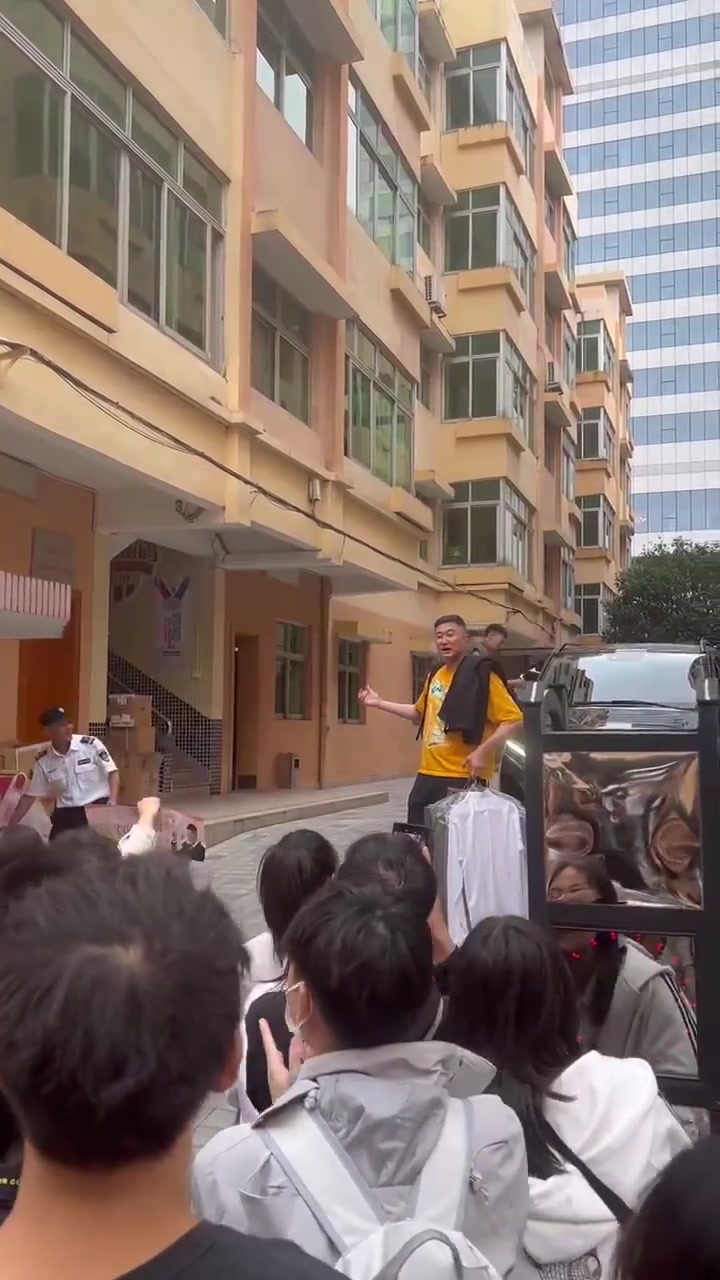杜锋想号召球迷给周琦加油！不料球迷开始误以为要喊帅????