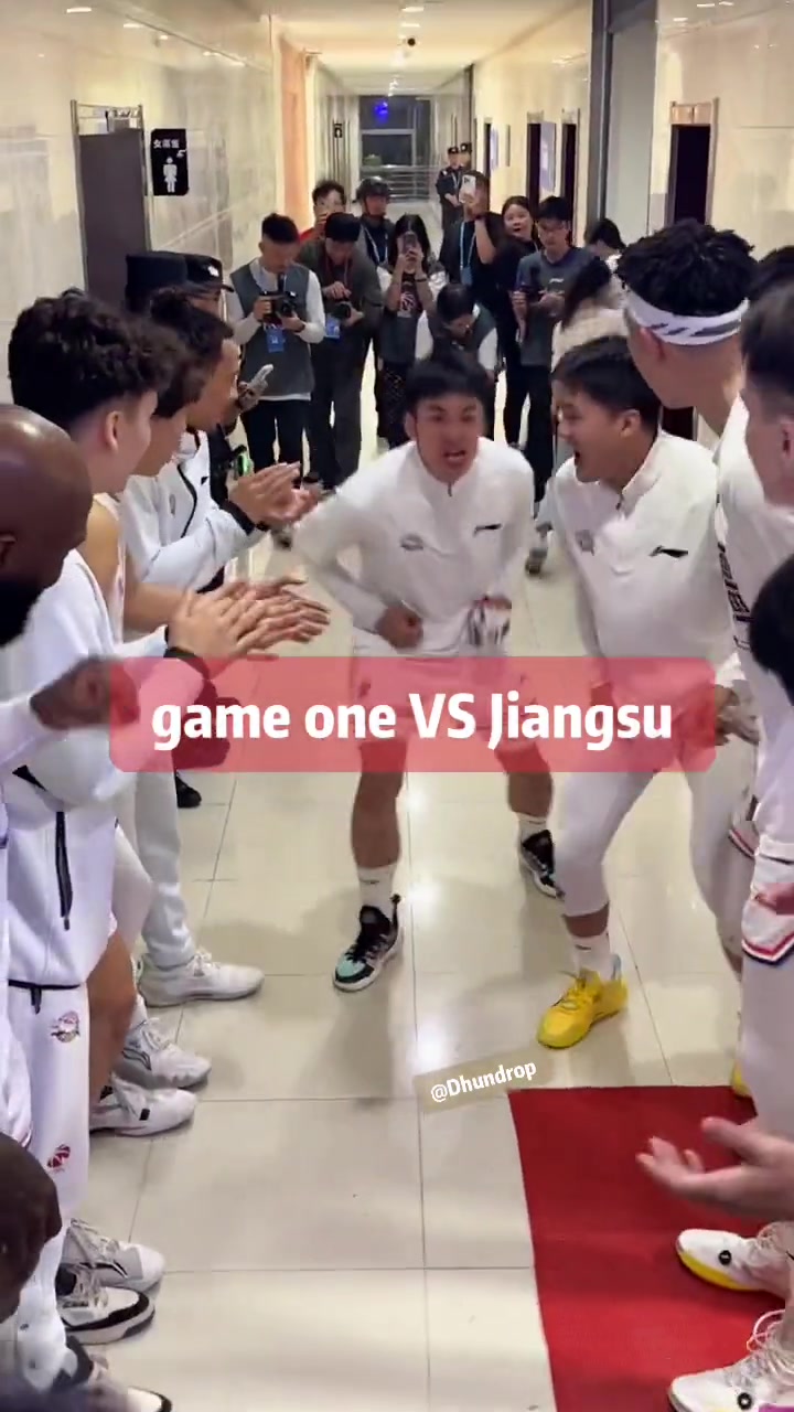 新疆VS江苏赛前动员 网友：赵睿差点喊出let’s go tigers????