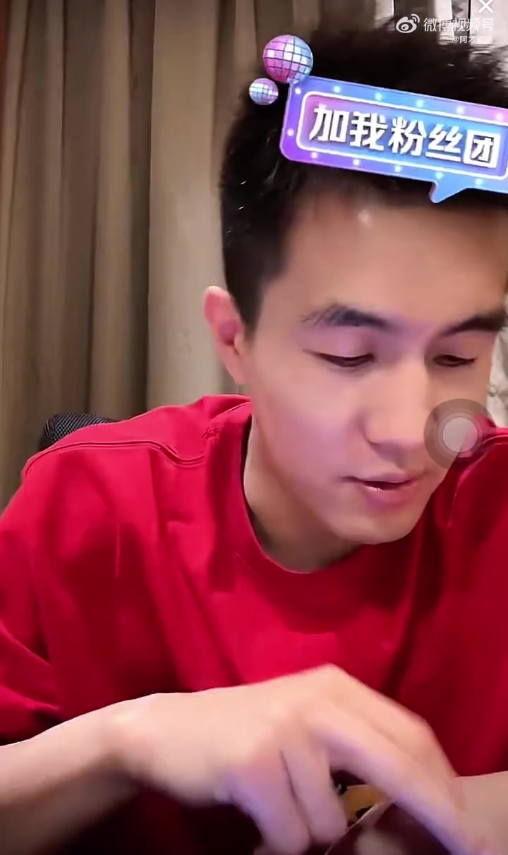 郭艾伦直播中坦言：现在打球不自由，很想回到以前健康的时候！