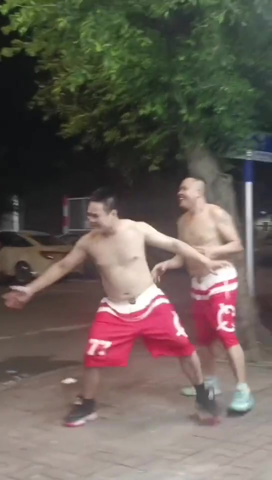 篮球男孩喝醉了是这样的????