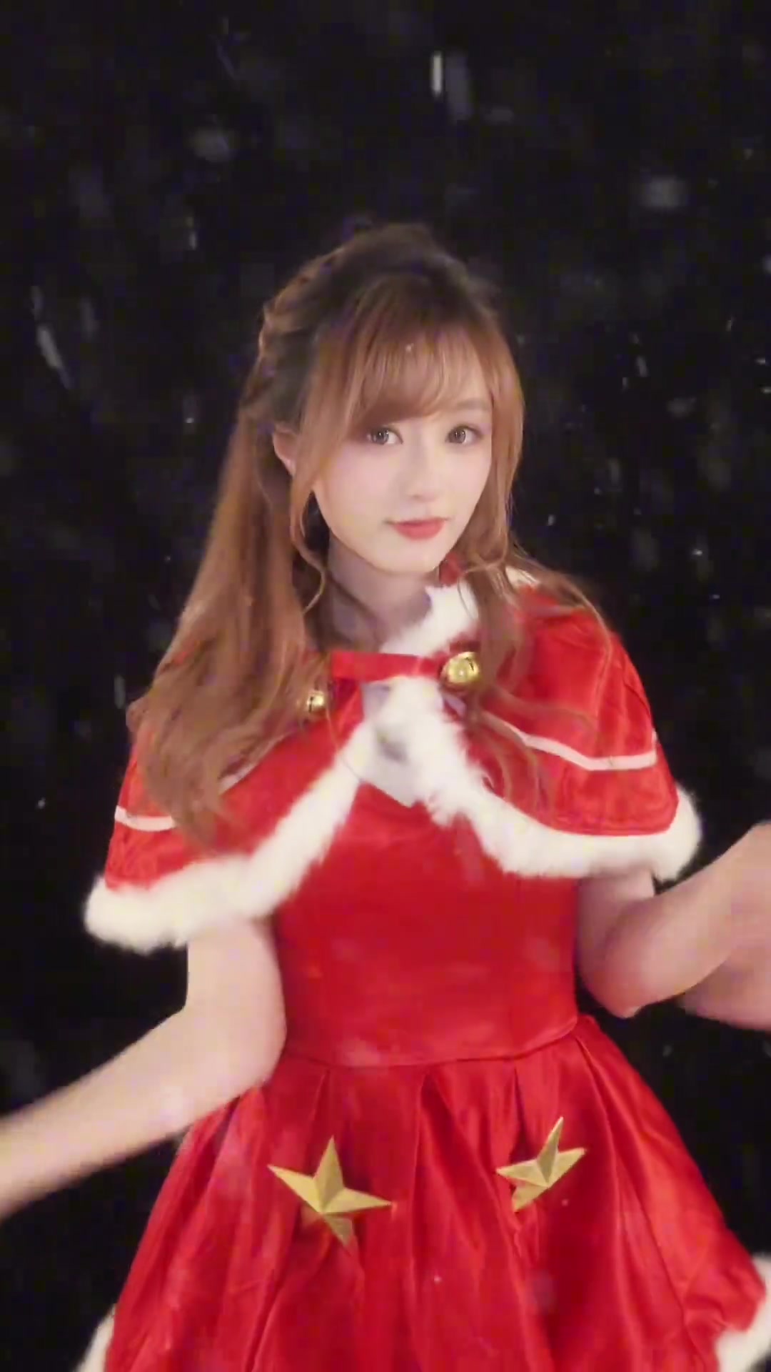 女主播小七晒跳舞视频：mua，mua！你的小鹿已到达????