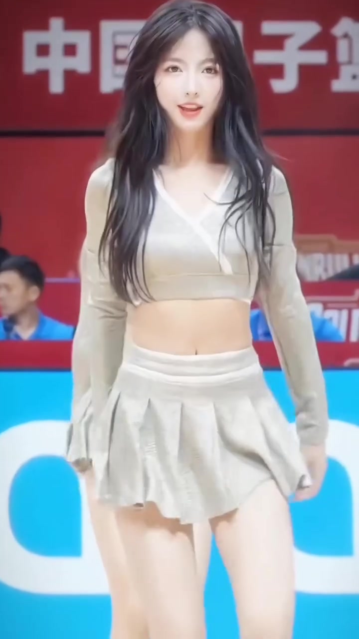 小姐姐站C位是有原因的 这颜值与身材真脱颖而出????