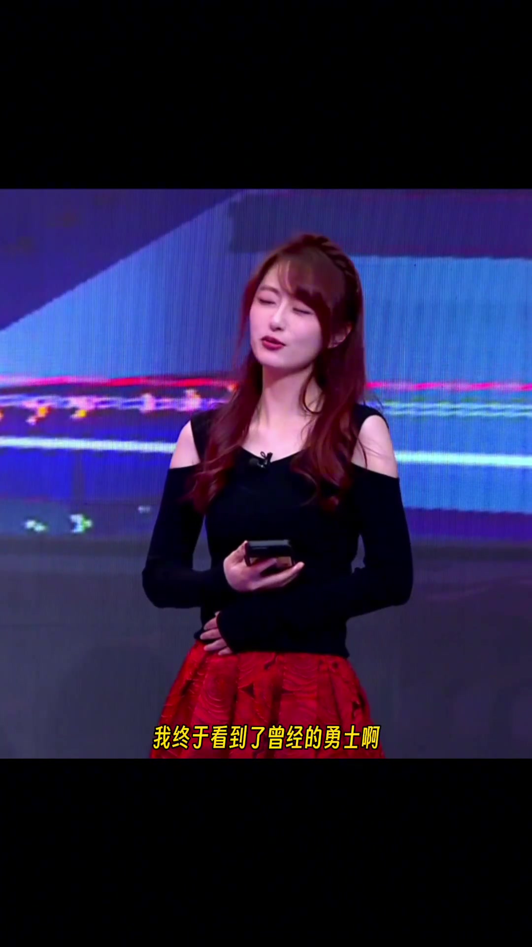 这穿搭美美哒！美女主播小七：我觉得今天大家都好正常啊 终于看到了曾经的勇士