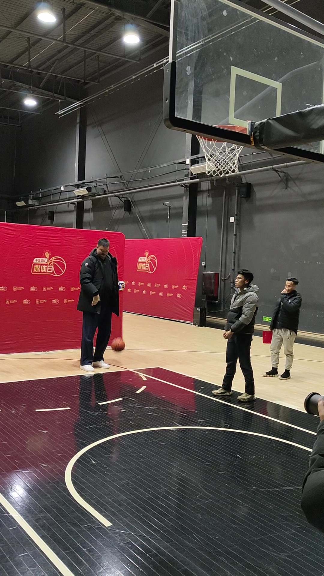 你要知道 以前火箭和中国男篮 技术犯规罚球都是他来执行????