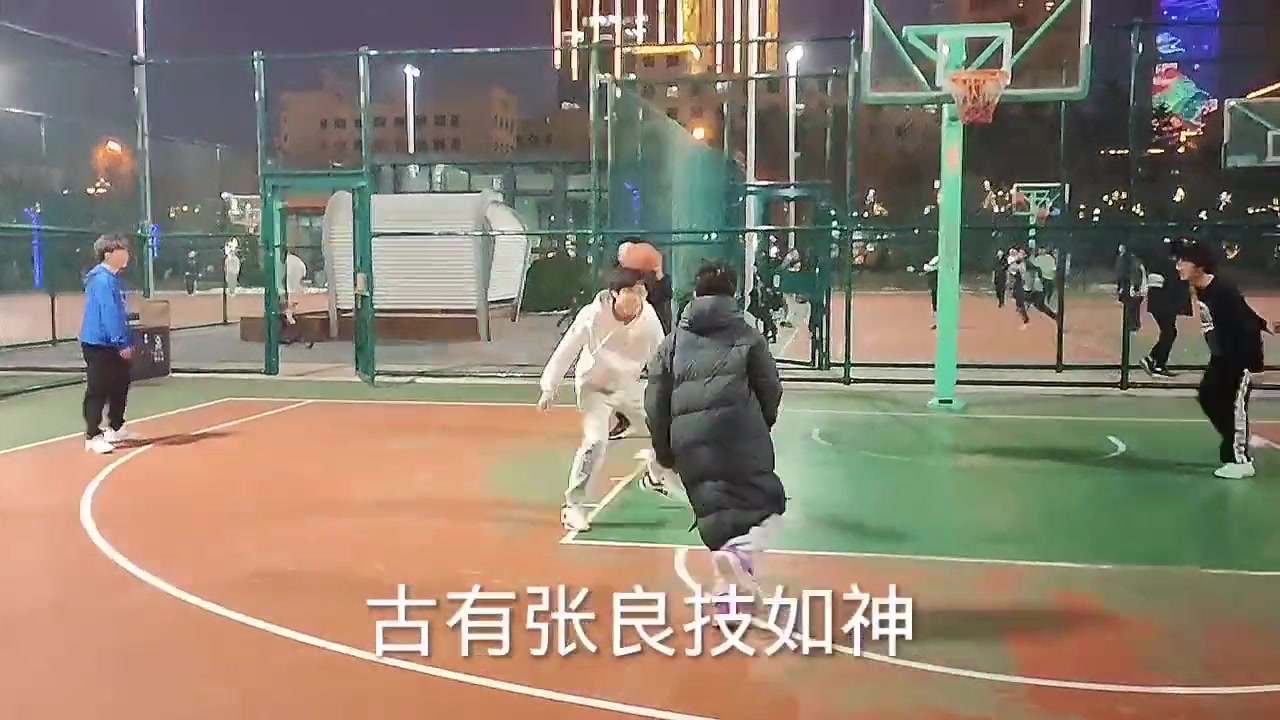 网友恶搞勇士“电梯门”战术????????????