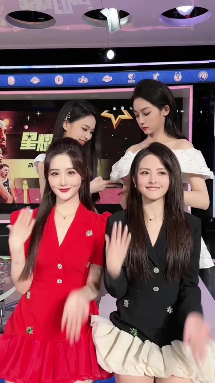 女主播小楠晒视频：给我们四人组合取个名字????