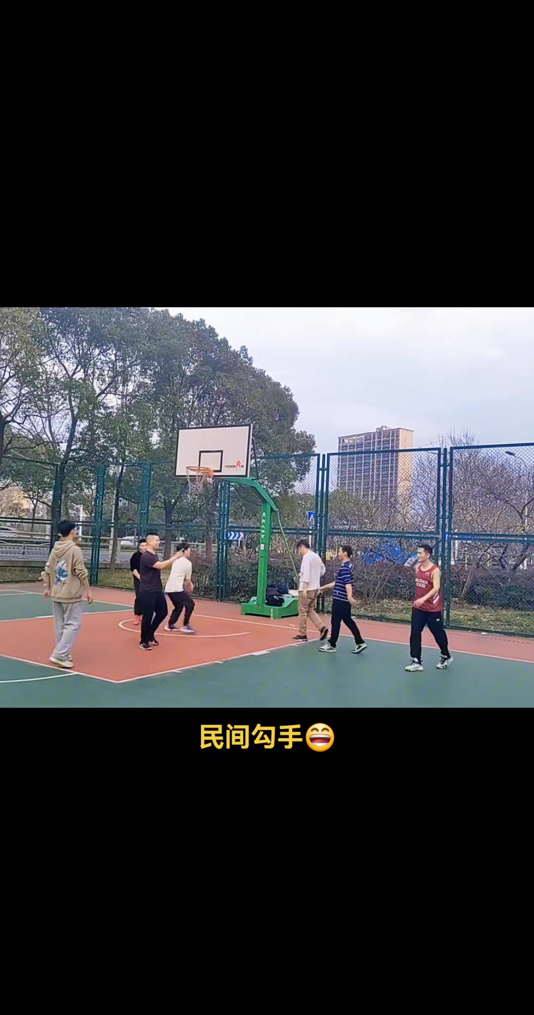 没见过你这么勾手的????这招去了NBA搞不好也能得几分！