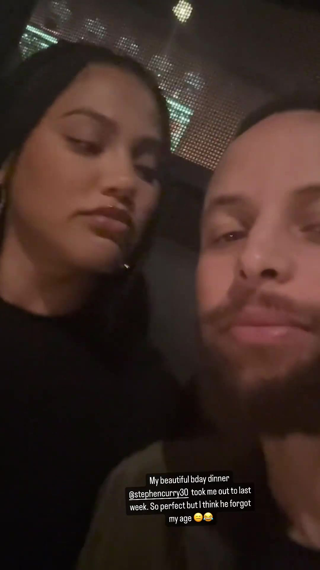 不花钱也能看！????阿耶莎晒与库里庆生视频，面对镜头亲吻库里