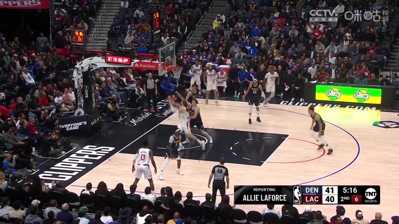 这是NBA水平的内线？祖巴茨离谱三连击，还出现勾手三不沾????