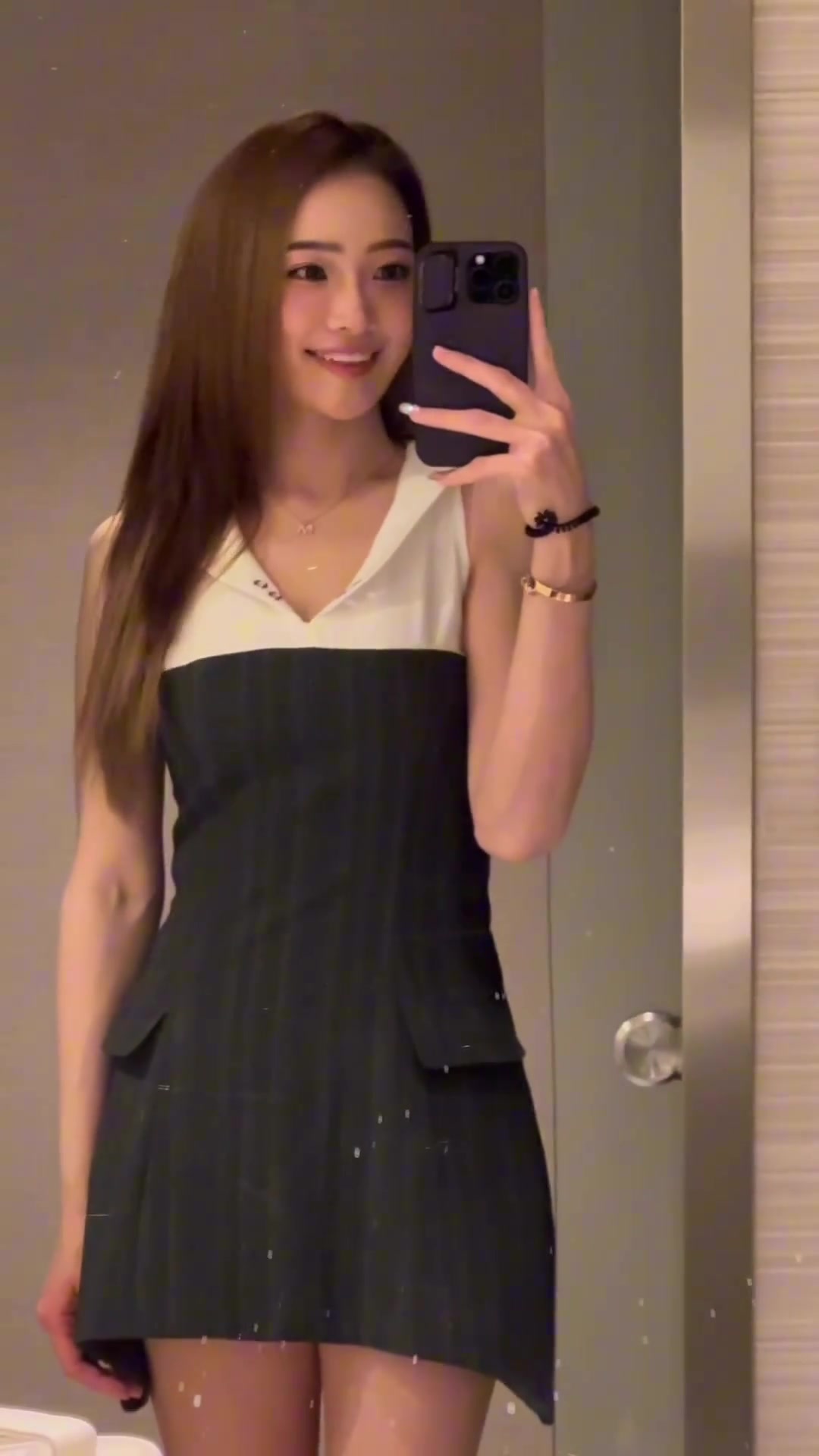 美女记者孟超采访杜兰特&晒自拍：日不落的精彩还在继续????