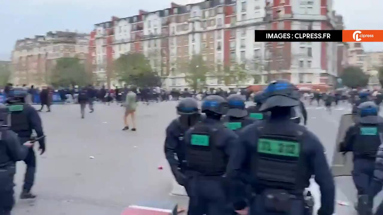 ????巴黎球迷与多特球迷爆发冲突，防暴警察介入