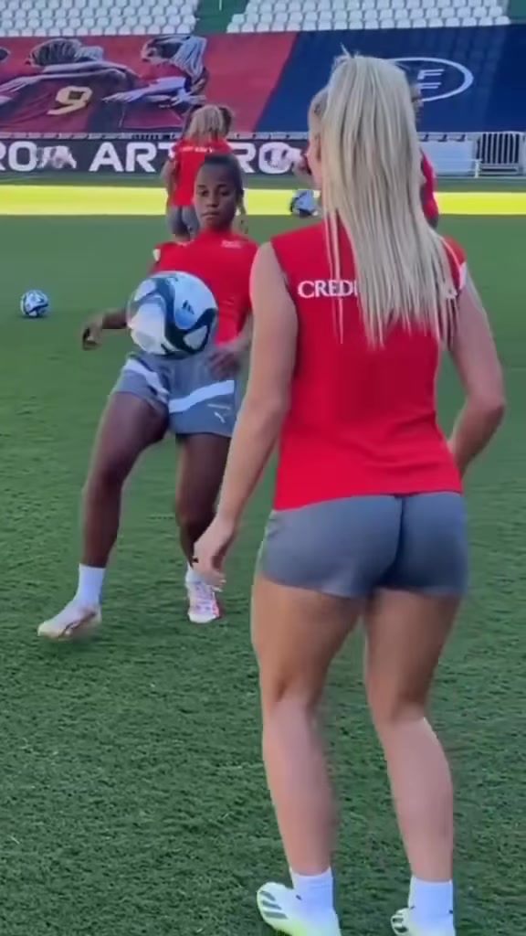 我们爱看！网友：强烈要求转播维拉女足训练赛????