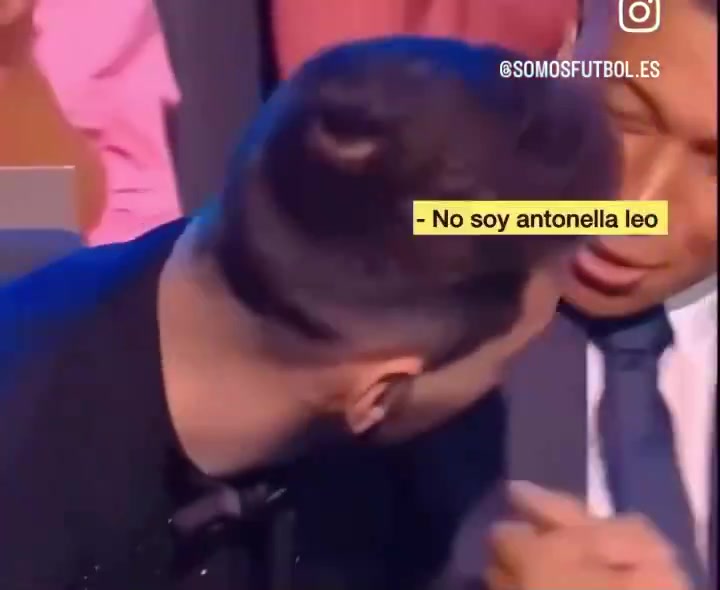梅西误把姆巴佩当成安东内拉，差点就亲上去了????