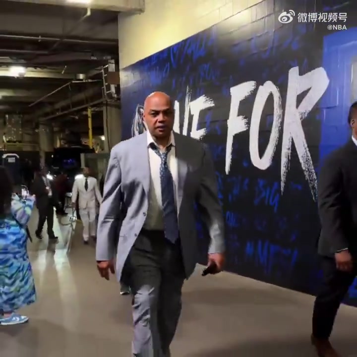 不知道的还以为追梦还有比赛????奥尼尔&巴克利&追梦TNT解说天团入场