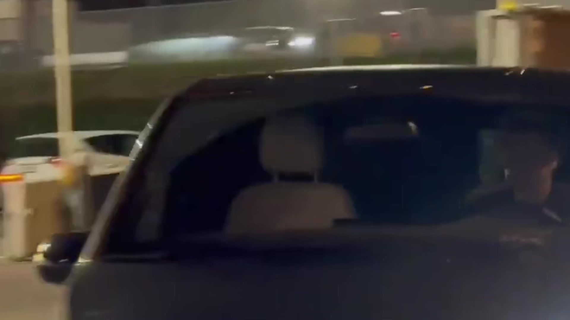 哈维最后一次以巴萨主教练身份驾车离开甘伯城????