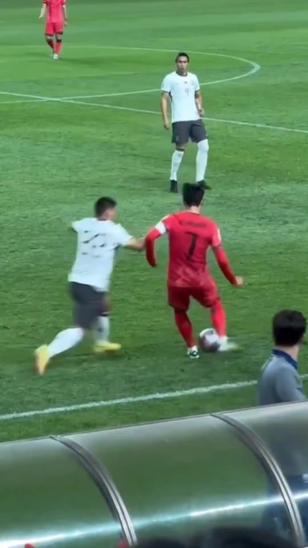 方昊：就你叫孙兴慜是吧？????