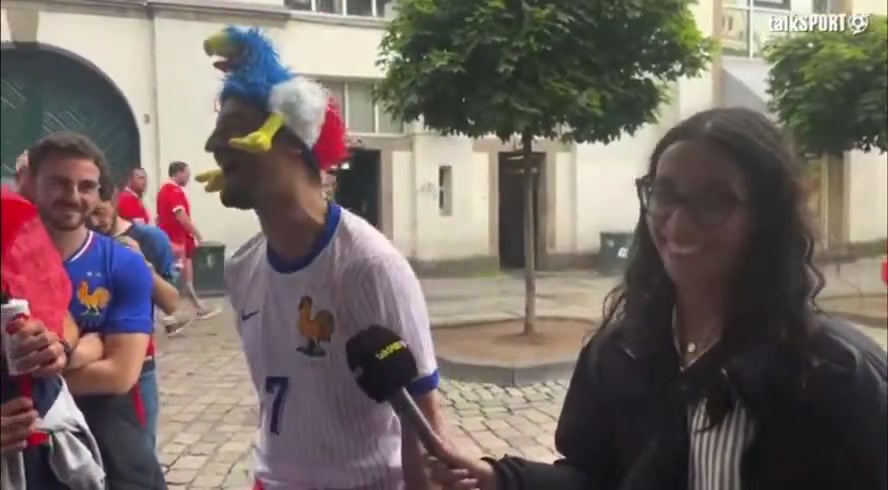 故意的？????记者问法国球迷选福登还是姆巴佩