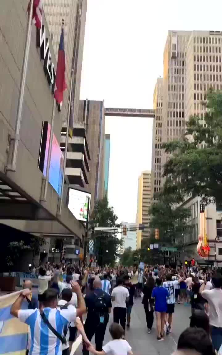 阿根廷人占领美国????整个亚特兰大街头全是阿根廷球迷