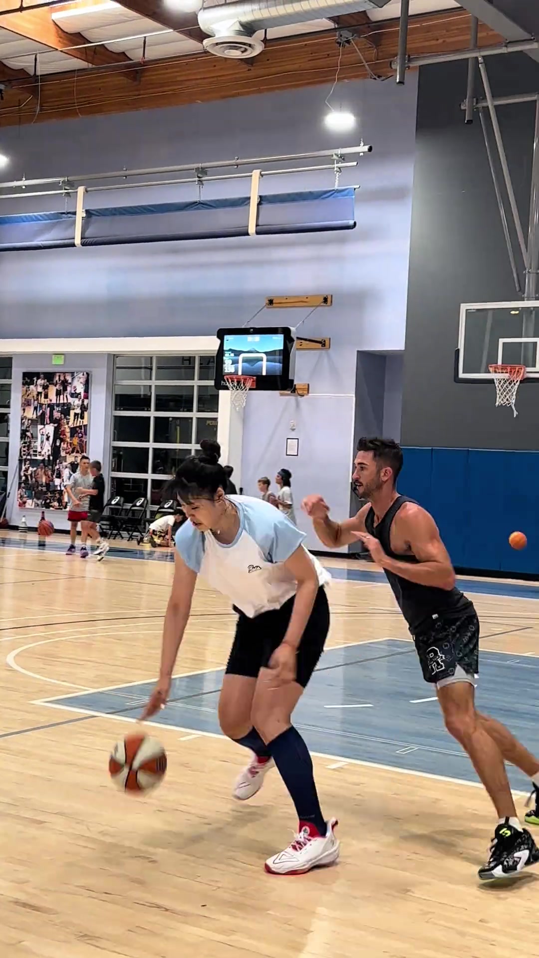 开发后卫技能？李月汝训练三分线运球突破????????????