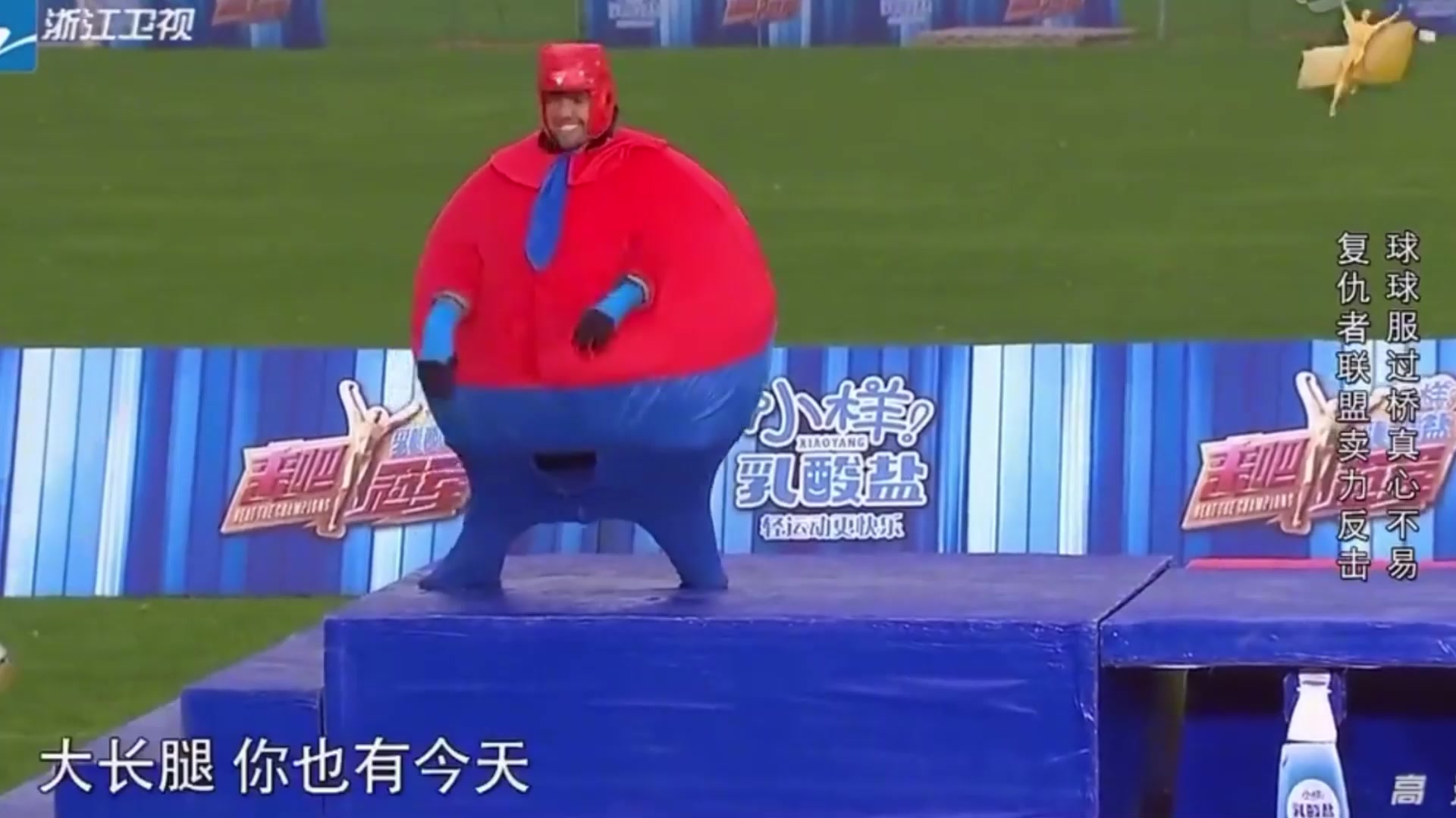 卡卡，这是我男神卡卡！踢了一辈子球最后被中国明星用球踢了????