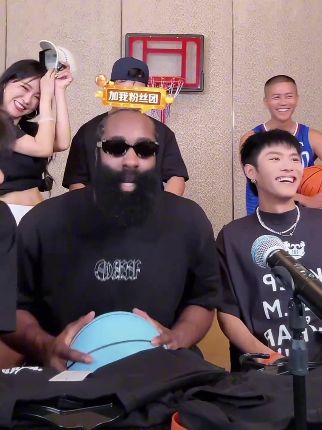 说的什么水平？????哈登秀中文：我滴妈，真牛X，小杨哥牛X！