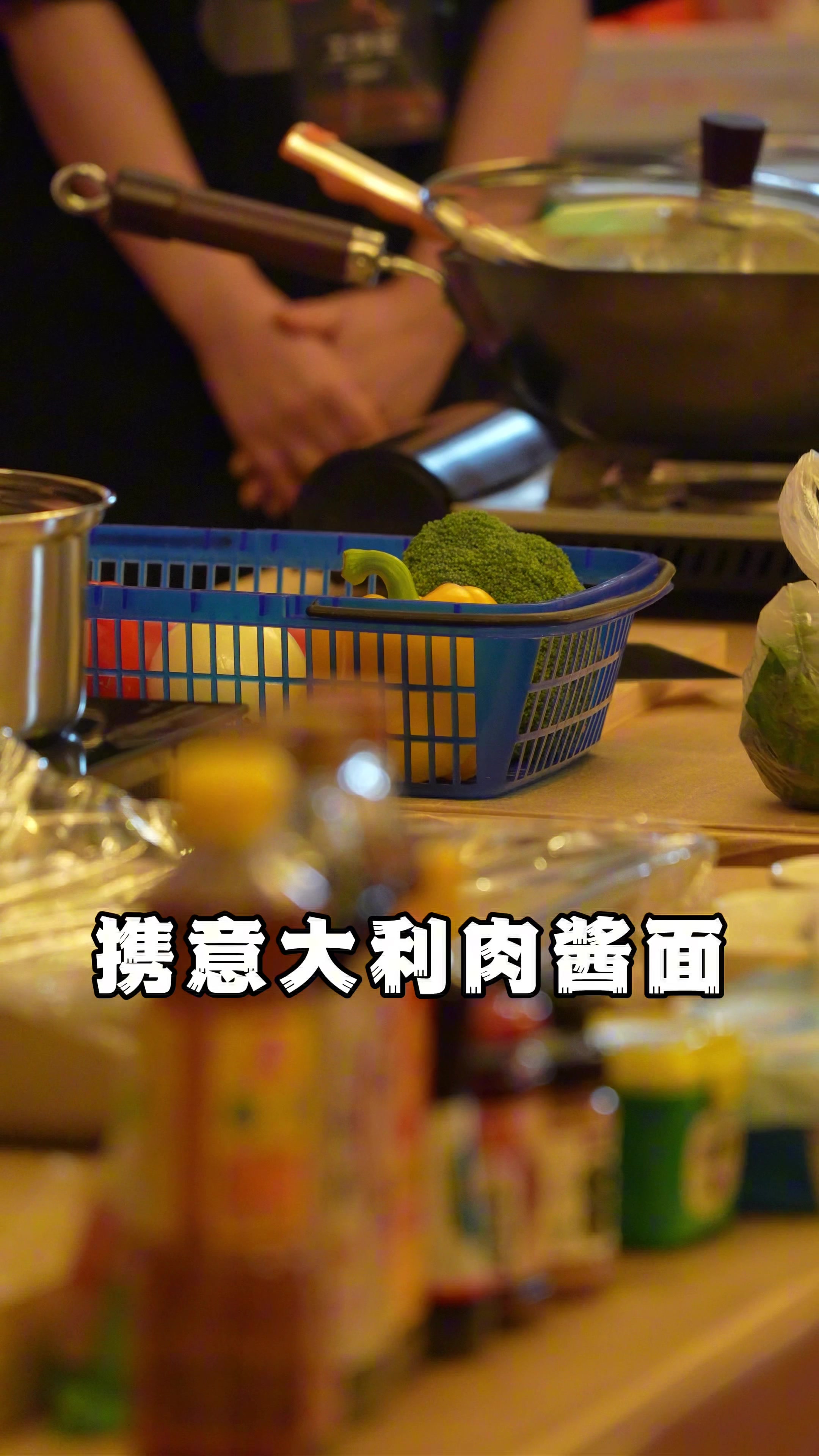 迪温琴佐化身大厨⭐️上海夺冠????获颁面王