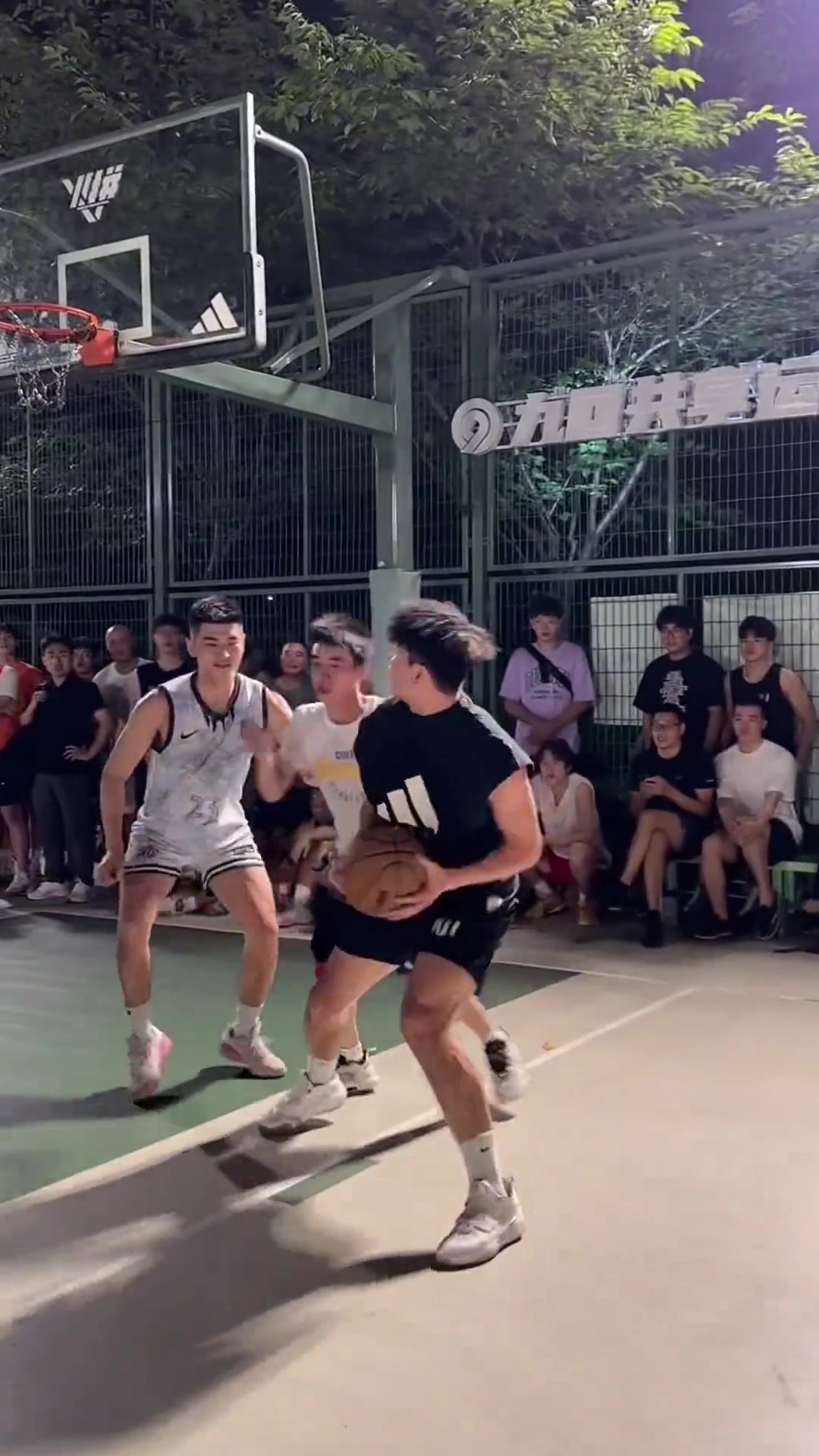 对抗确实激烈！平常心晒视频：终于感受到了徐家汇的强度????