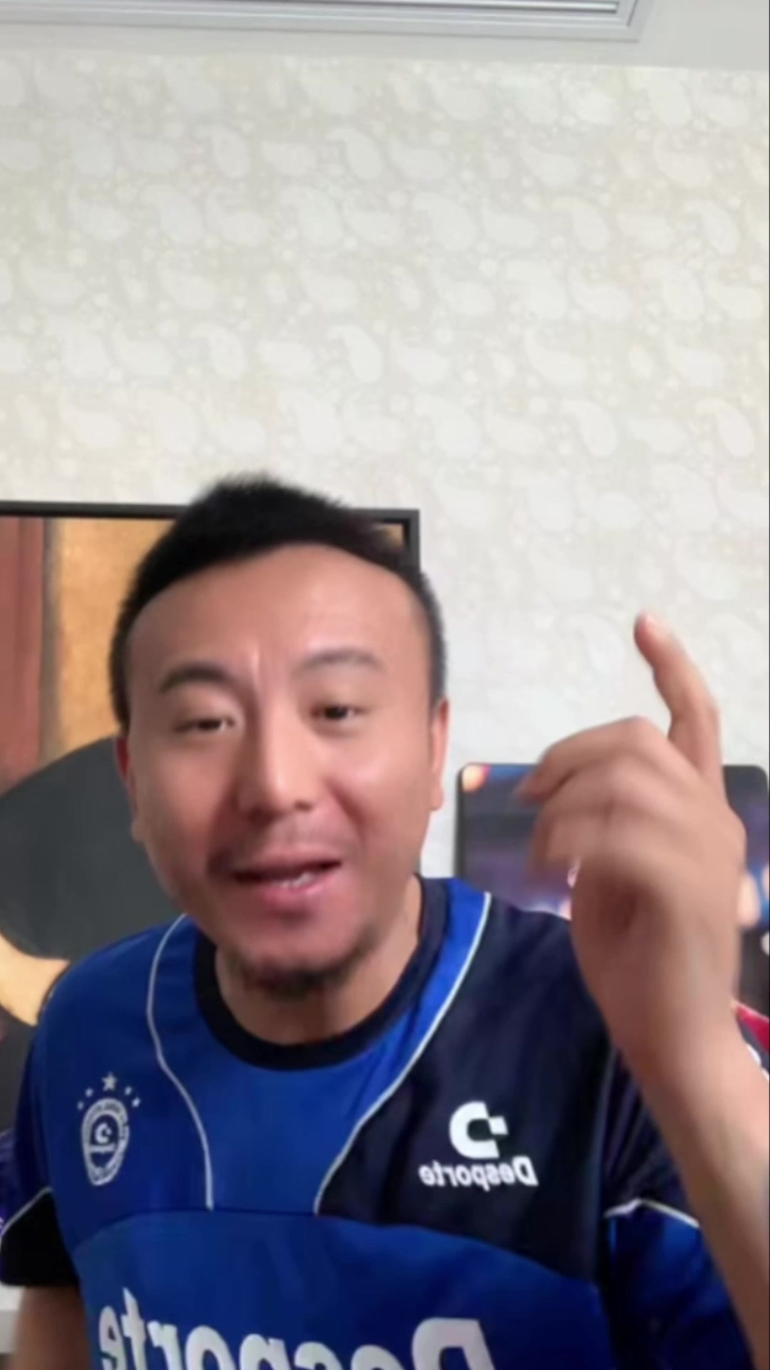 没喝多吧????毛剑卿庆祝看错进球人：是小荷吗？啊是谢文能呀！