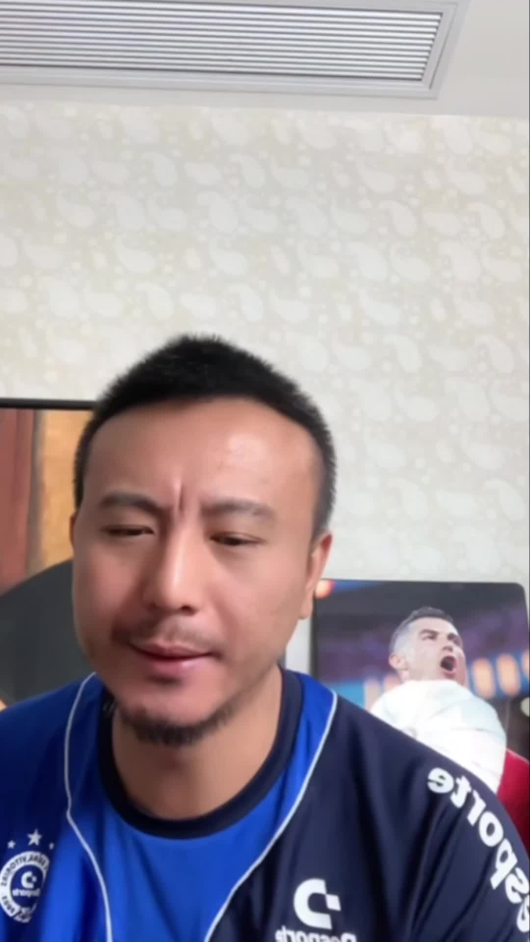????无奈！毛剑卿：半场胡荷韬最后你犯规干嘛 还是没经验啊