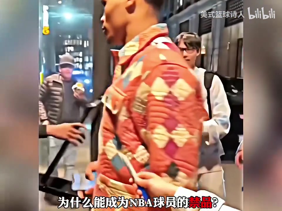 优质偶像！威少拒绝球迷签名引争议，蓝色笔成为NBA球员禁品？