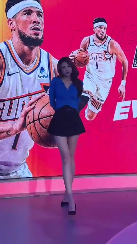 拍摄角度问题？女主播小太阳这腿也太长了????