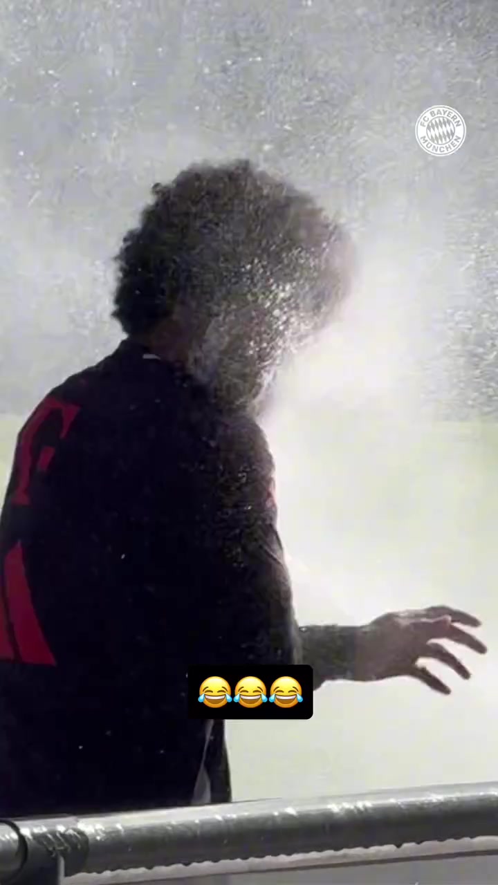 诡计多端的狗不理：其实你就是想玩儿水对吧????