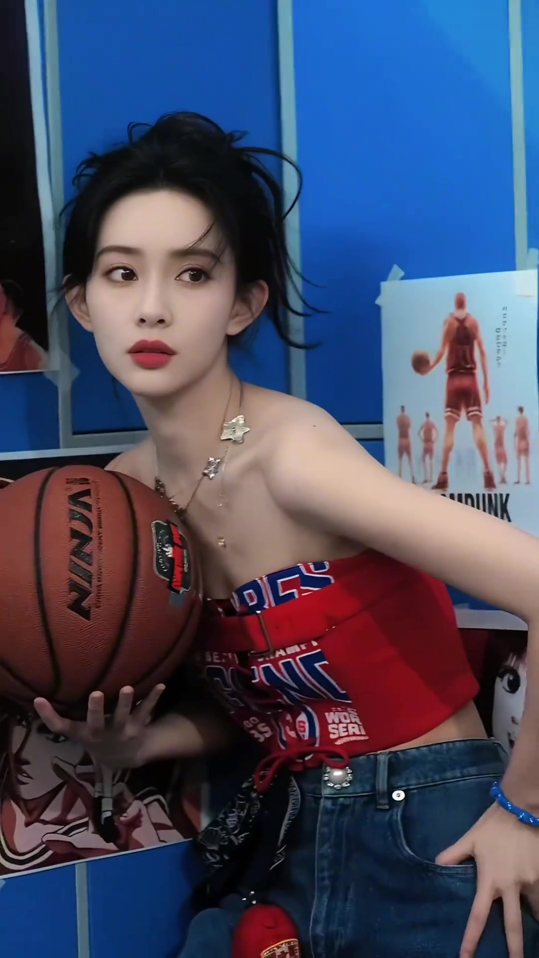 你要是穿这样 我咋防啊????？孟子义：放学别走 一起打篮球吧～