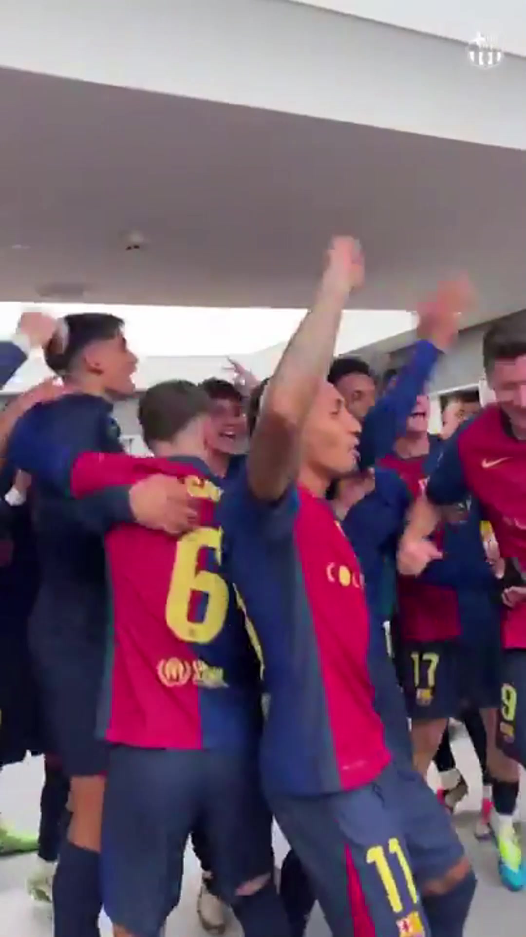 4-0大胜皇马！巴萨官方晒巴萨球员开心激动庆祝视频????