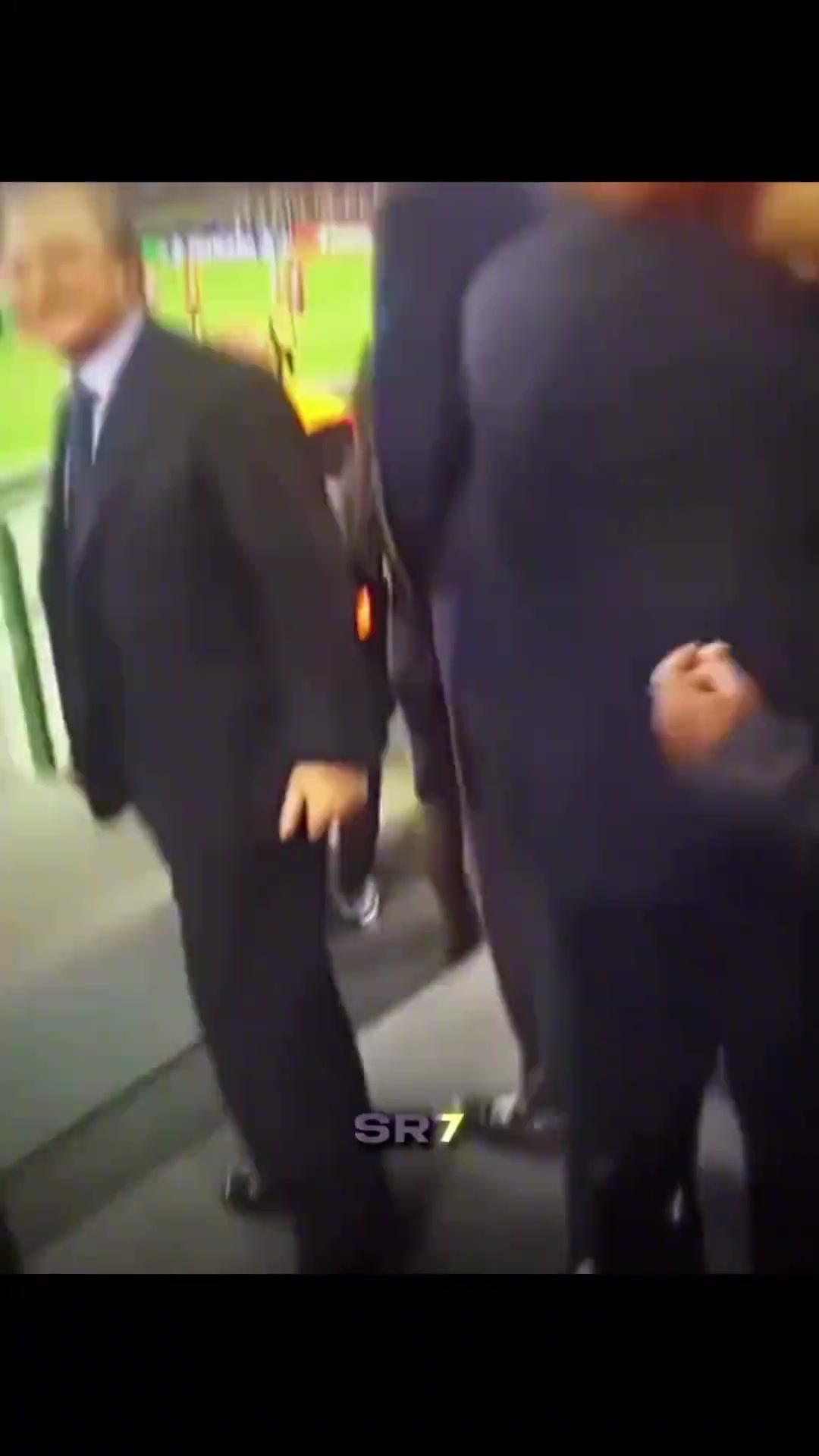 巴萨球迷：巴萨是最好的！????弗洛伦蒂诺：给你????️????️????