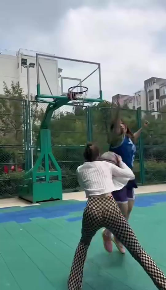美女这假动作，有吧友能不吃晃吗？????